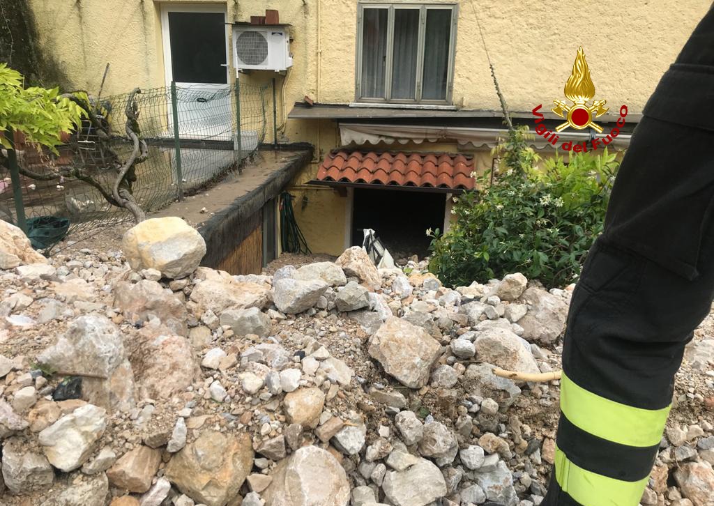 Maltempo Vicenza e provincia, un morto: il video della frana ad Arsiero