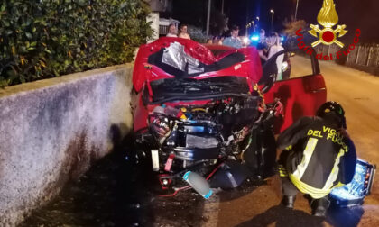 Perde il controllo dell'Abarth e si schianta contro un'abitazione