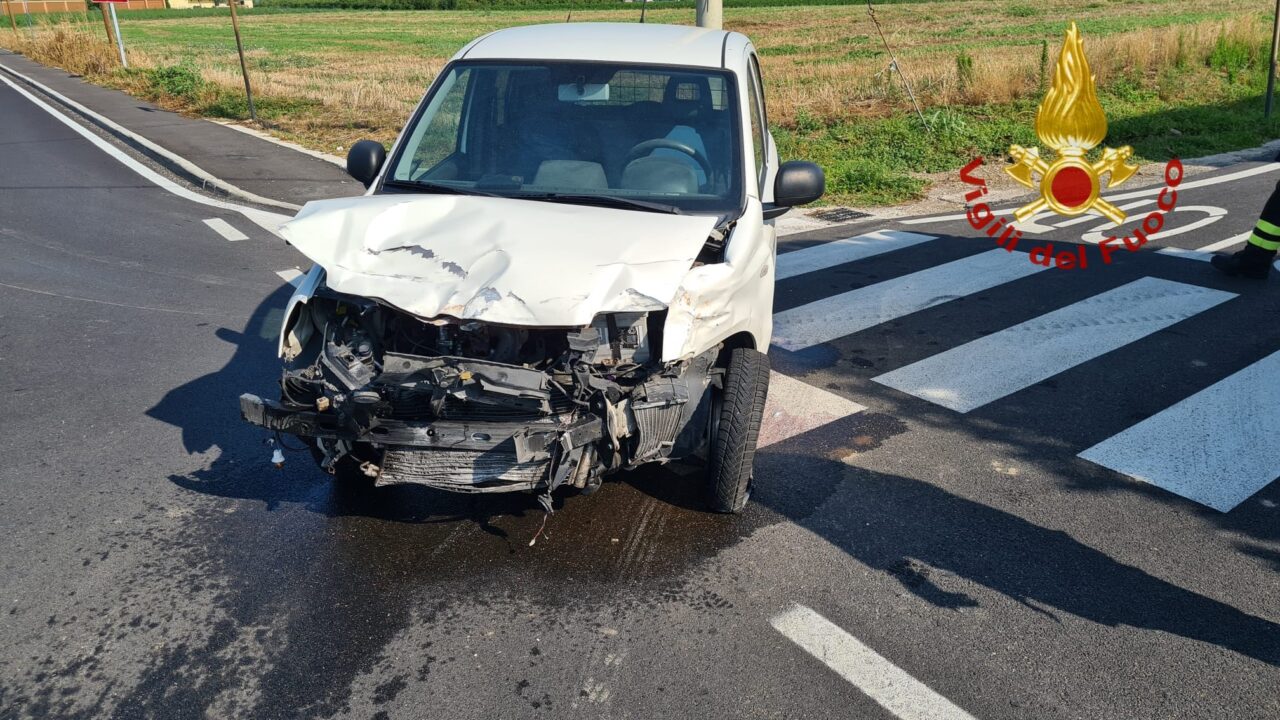 Incidente a Madonna di Lonigo: perde il controllo dell’auto e finisce contro i contatori di gas e acqua