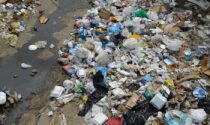 Traffico illecito di scarti tessili: i rifiuti erano stoccati in capannoni abbandonati a Vicenza