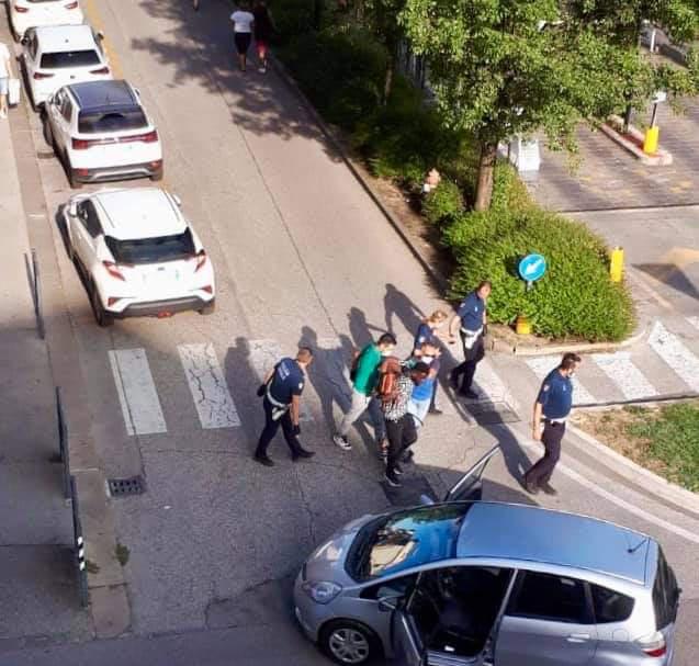 Polizia arresta pusher a Campo Marzo tra gli applausi dei cittadini