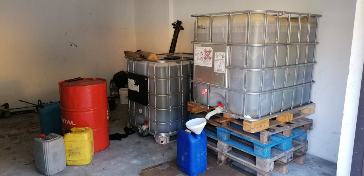 Nel garage di casa gestiva un distributore di carburante completamente abusivo