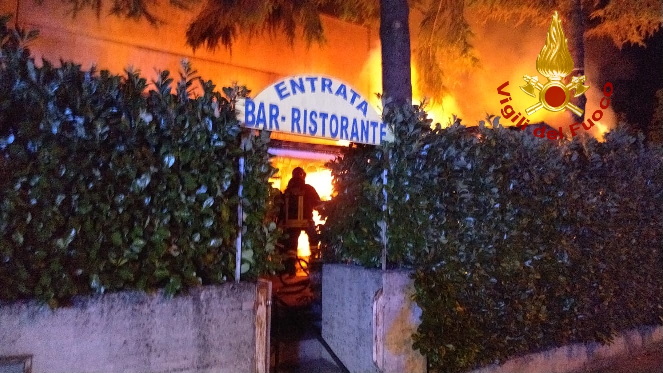 Incendio a Montecchio Maggiore, a fuoco locale di servizio di un ristorante