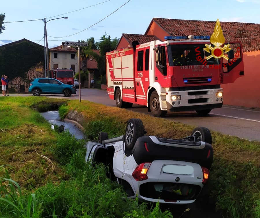 Incidente a Rosà, due anziani feriti nell’auto finita capovolta nel fossato