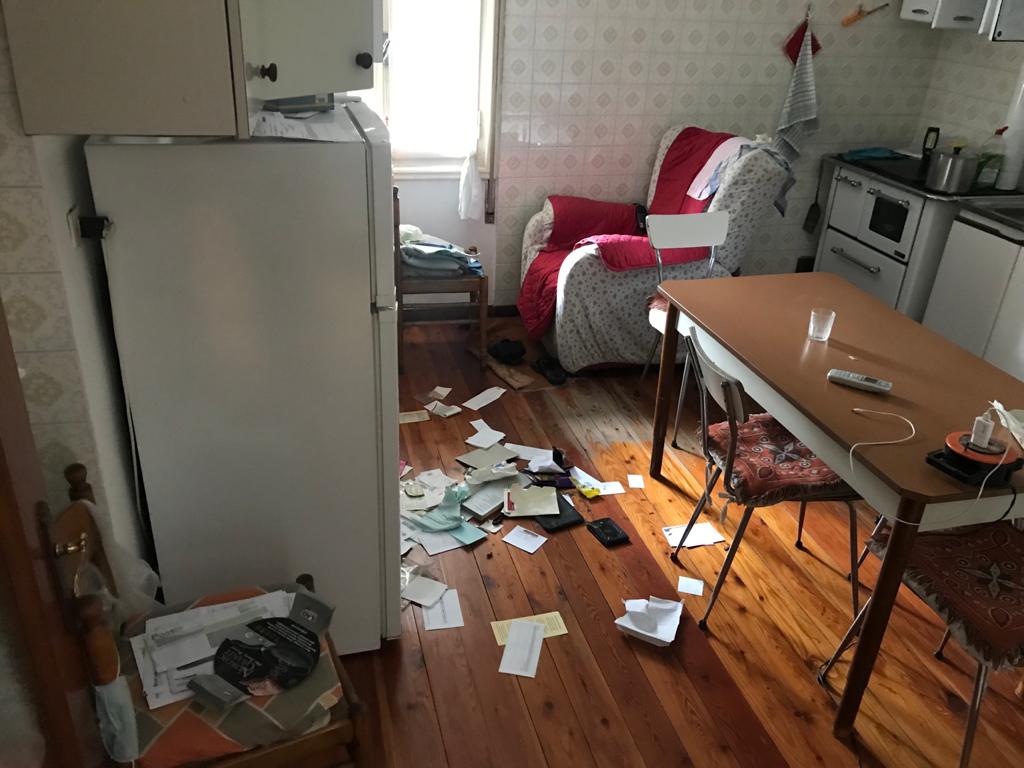 Svuotano un’abitazione ma trovano ad attenderli i carabinieri, sgominata banda di rumeni