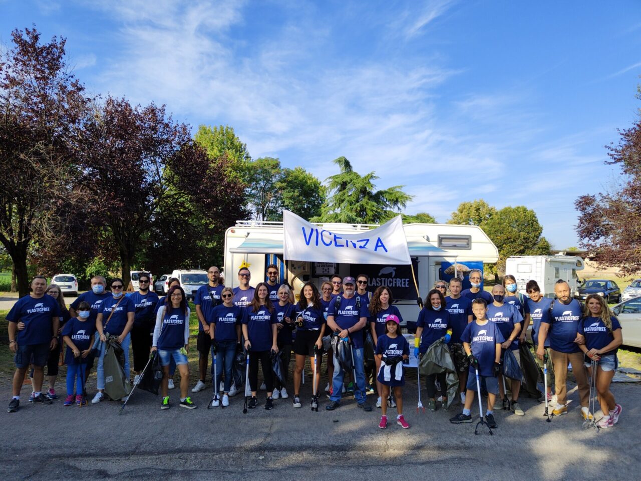 Quartieri di Vicenza più puliti grazie alla raccolta rifiuti organizzata da Plastic Free Onlus