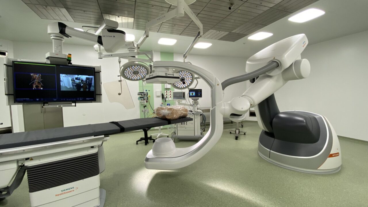 Ospedale San Bassiano, inaugurata la nuova sala ibrida con elettroangiografo robotizzato