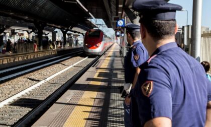 Tragedia in stazione, attraversa sui binari: travolto e ucciso dall'Eurocity