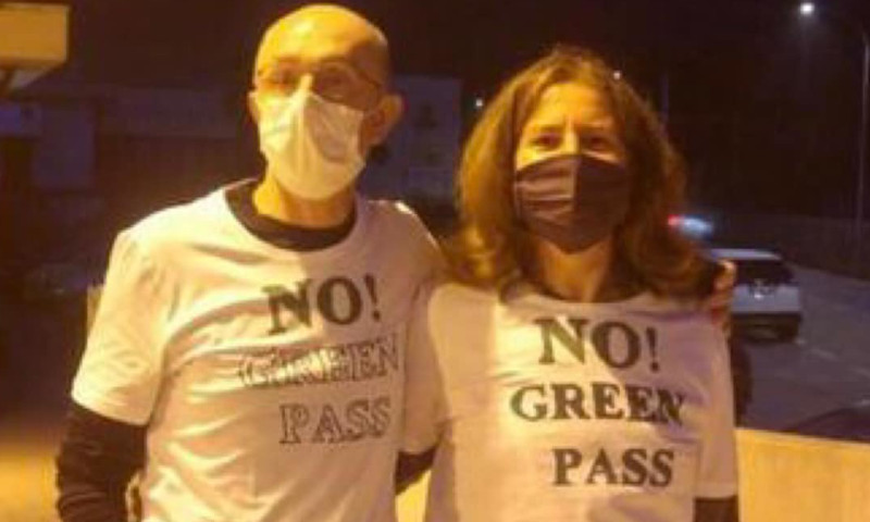 Vigilessa vicesindaco esibisce al Consiglio comunale una maglia “No Green pass”