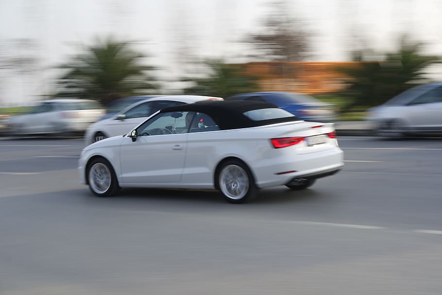 Lo strano caso dell’automobilista con due patenti (entrambe) ritirate