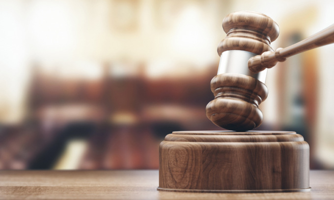 In combutta tra loro, il marito certificava lo stato di salute non veritiero delle moglie