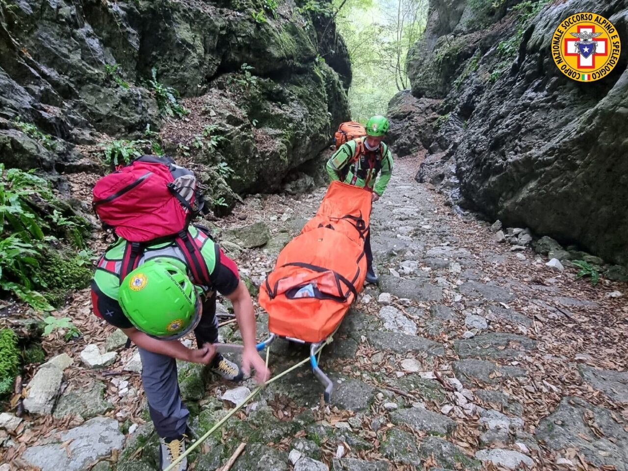 Cacciatore 54enne scivola per 40 metri in una scarpata