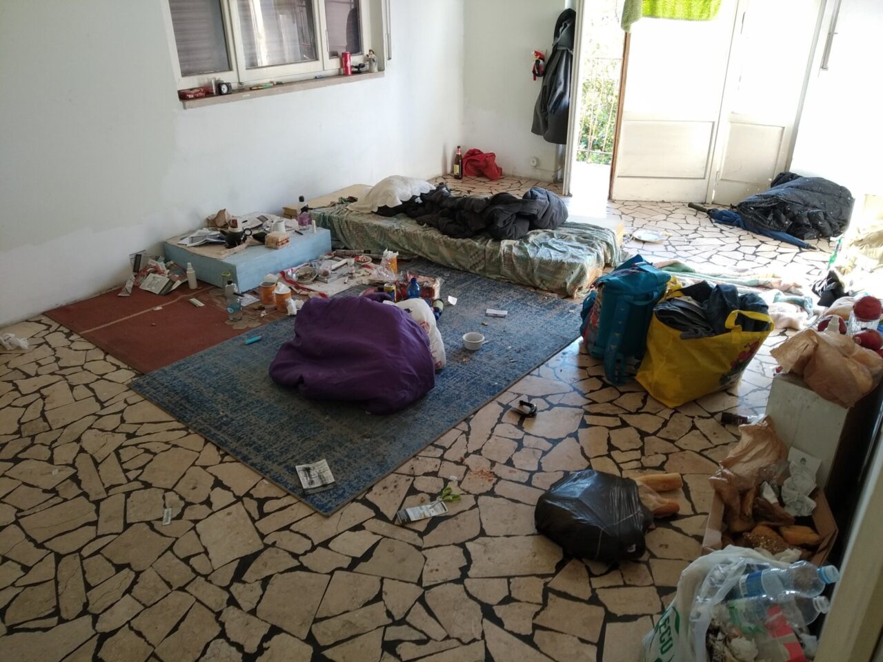 Sgomberato l’edificio occupato da abusivi in via Cimone
