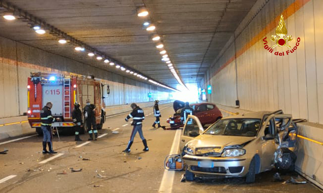 Operaio al lavoro lungo la Superstrada Pedemontana Veneta travolto da un’auto: è gravissimo