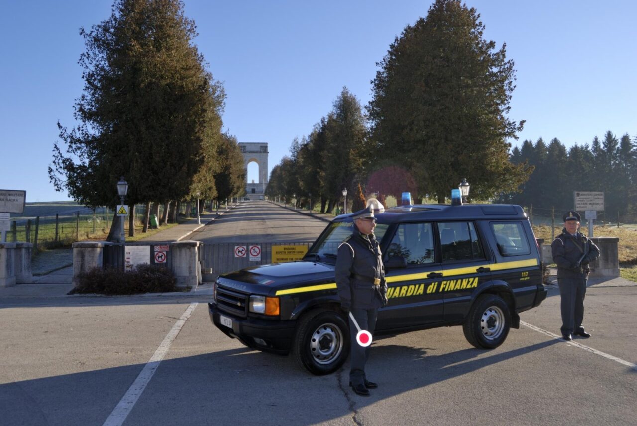 Due lavoratori “in nero” e dipendenti irregolari: sanzioni per 3600 euro
