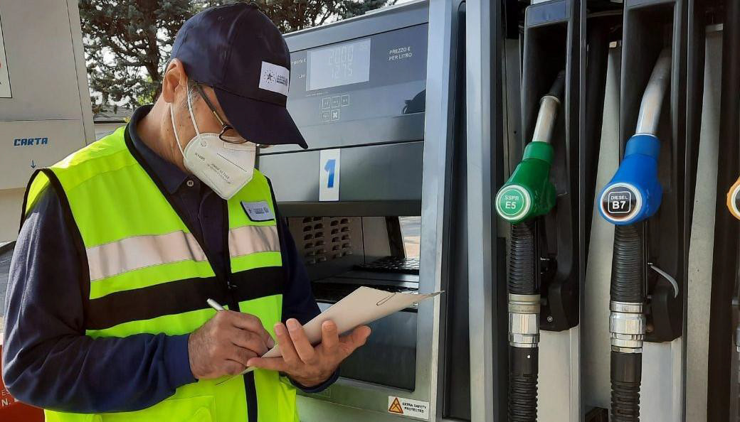 Gasolio non conforme alle specifiche qualitative di legge: distributore sequestrato