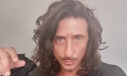 Alessandro Bizziato, ex tronista di “Uomini e Donne” aggredito con una roncola al bar