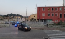 Violenze e maltrattamenti nei confronti della mamma: 34enne viola divieto di avvicinamento, arrestato