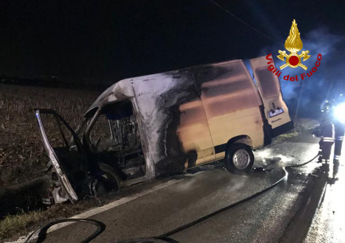 Vicenza, furgone con bombola a Gpl va a fuoco: un ferito