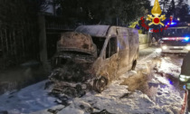 Tragedia sfiorata a Sarcedo: scende e dopo qualche istante il furgone prende fuoco