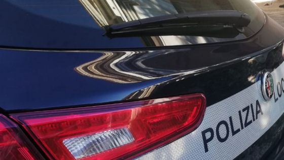Era ai domiciliari ma lo trovano a passeggiare con un amico: 20enne arrestato