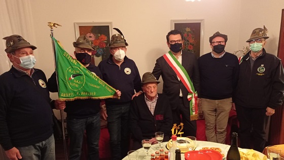 Rino Merlo ha festeggiato 102 anni, Alpino ex internato di guerra