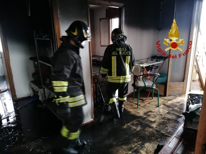 Incendio in un appartamento a Barbarano Mossano: salvo il capannone attiguo