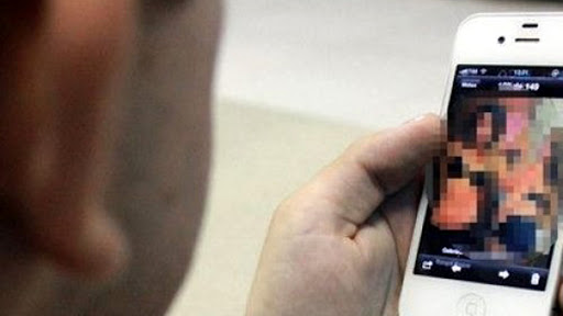 Sbagliano il numero di cellulare sul sito di escort: studentessa sommersa da messaggi hot