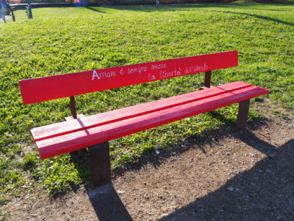 Piovene Rocchette dice no alla violenza contro le donne: panchina rossa e testimonianza de “La stanza di Sonia”