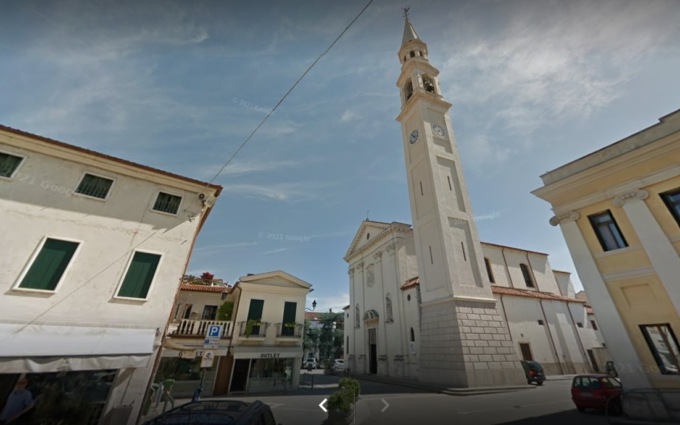 Il gel igienizzante anti Covid usato come innesco dar fuoco alla chiesa