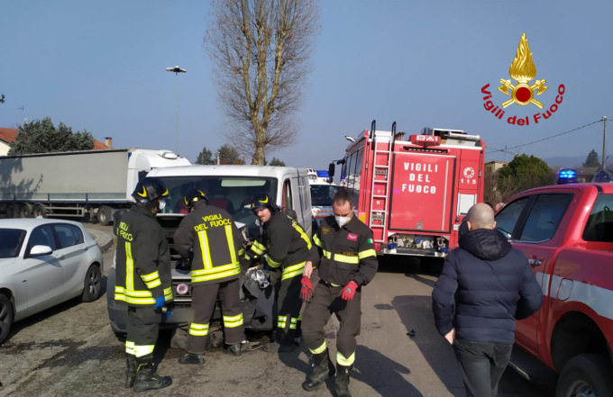 Scontro tra un furgone e un’auto a Brendola: ferita la conducente