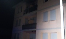 Incendio in appartamento a Bassano, un uomo si lancia nel vuoto per salvarsi