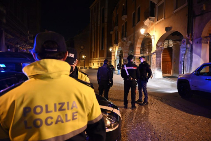 Violenta lite tra giovanissimi sul bus, due giovani italiani seminano il panico
