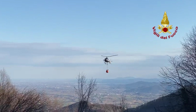 Incendio boschivo al Tretto: Vigili del Fuoco e Protezione Civile hanno domato le fiamme