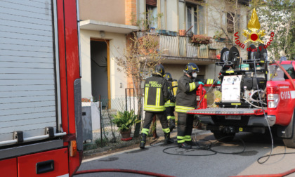 Incendio in casa, disabile muore intrappolata: gravissimo anche il marito