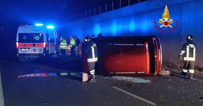 Violento tamponamento tra due auto sulla SP 246: feriti i due conducenti