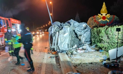 Rossano Veneto, perde il controllo dell’auto e si schianta contro il palo della luce