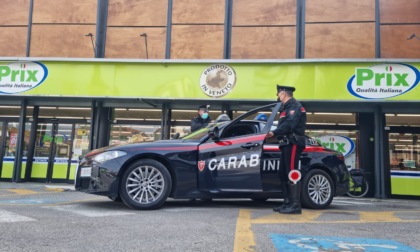 Rubano alimentari al Prix e scappano: fermato e arrestato un 20enne, si cercano i complici