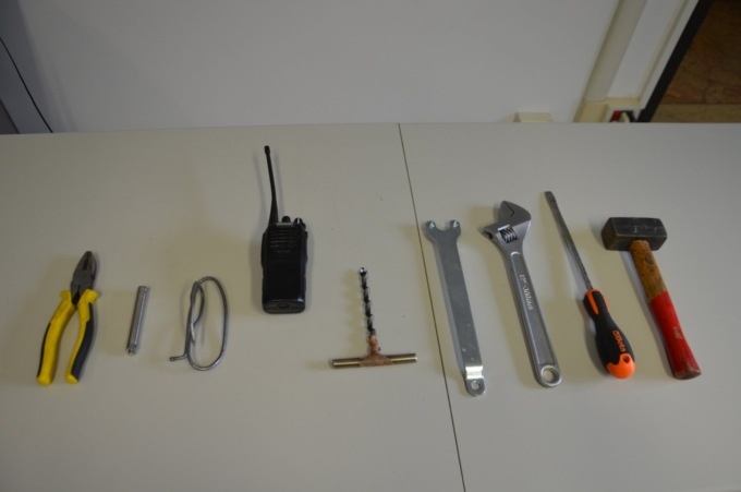Fermano un’auto sospetta: era intestata a un “prestanome”, a bordo materiale utile allo scasso