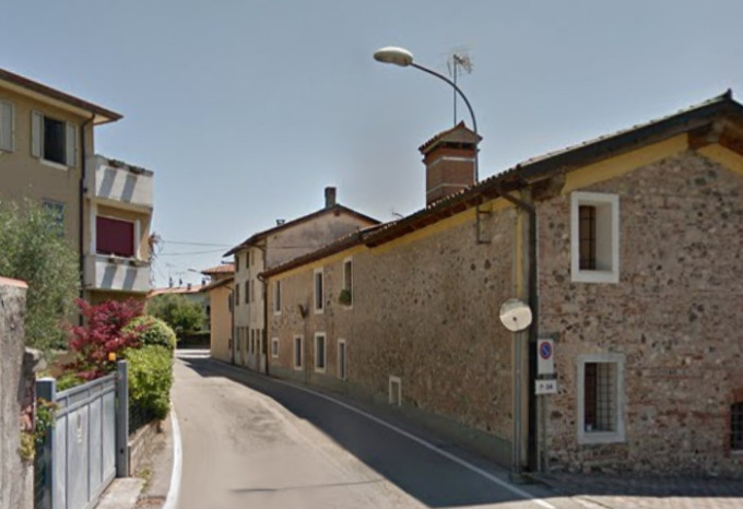 Perde il controllo dell’auto e finisce contro un muretto: 23enne in gravissime condizioni