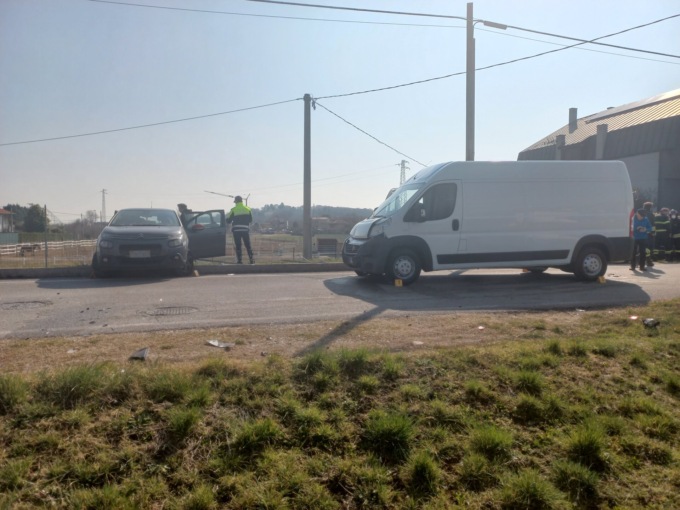 Incidente a Zugliano: scontro tra un autocarro e un’auto, ferita una donna