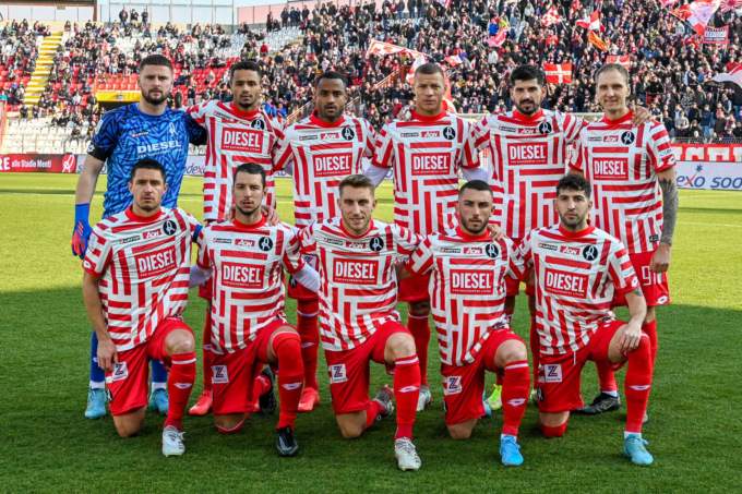 La nuova maglia del Vicenza non piace ai tifosi e il presidente Renzo Rosso li bacchetta