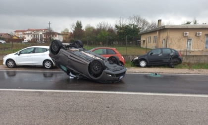 Dueville, perde il controllo dell'auto e si scontra con due vetture in sosta