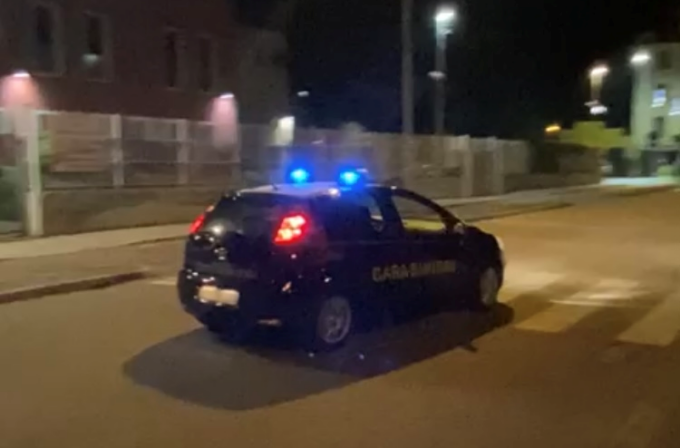 “Se rivuoi lo smartphone consegnami 100 euro”: 57enne denunciato per estersione
