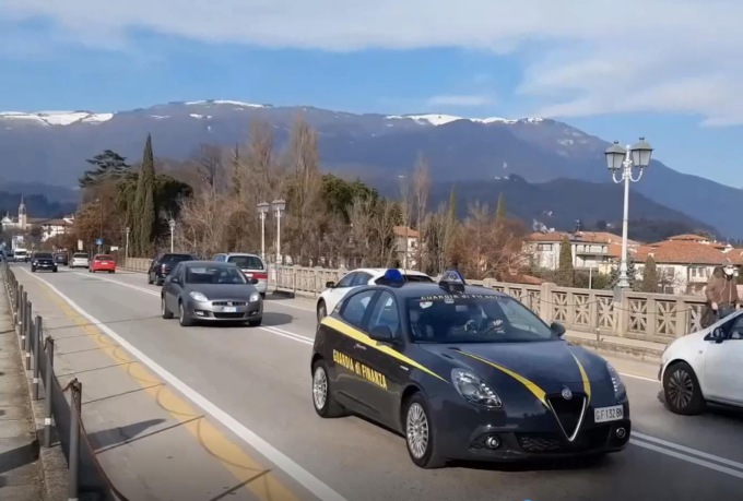 Controlli sul territorio: individuati 15 lavoratori irregolari e 8 avventori senza green pass