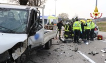 Vicenza, auto finisce contro un furgone: due feriti