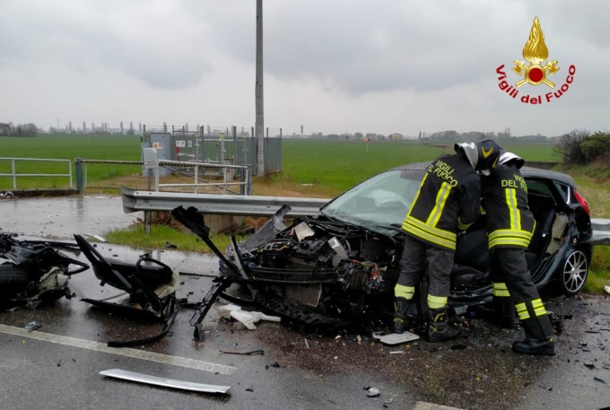 Pojana Maggiore, scontro frontale tra due auto: tre feriti