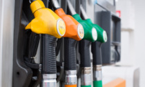 Benzinaio “furbetto” aumenta il prezzo del gasolio rispetto a quello esposto: maxi multa