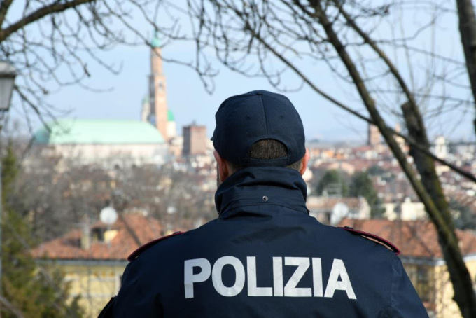 Sanzionati un barbiere e il titolare di una profumeria: erano senza green pass