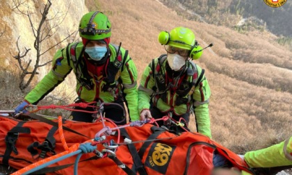 Scalatore vola per 30 metri sul Sojo Bostel, le immagini dei difficili soccorsi